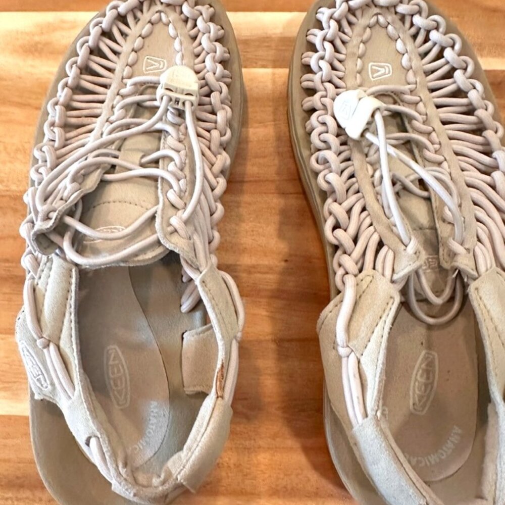 KEEN Uneek White/Grey Mesh Cord Anatomical Foot Bed Water Shoes